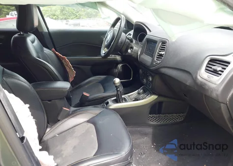 2017 Jeep Compass Latitude 4X4 из США, поврежденный, VIN 3C4NJDBBXHT664409